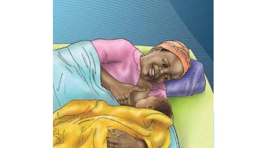 Cara Menyusui: Posisi Berbaring Menyamping